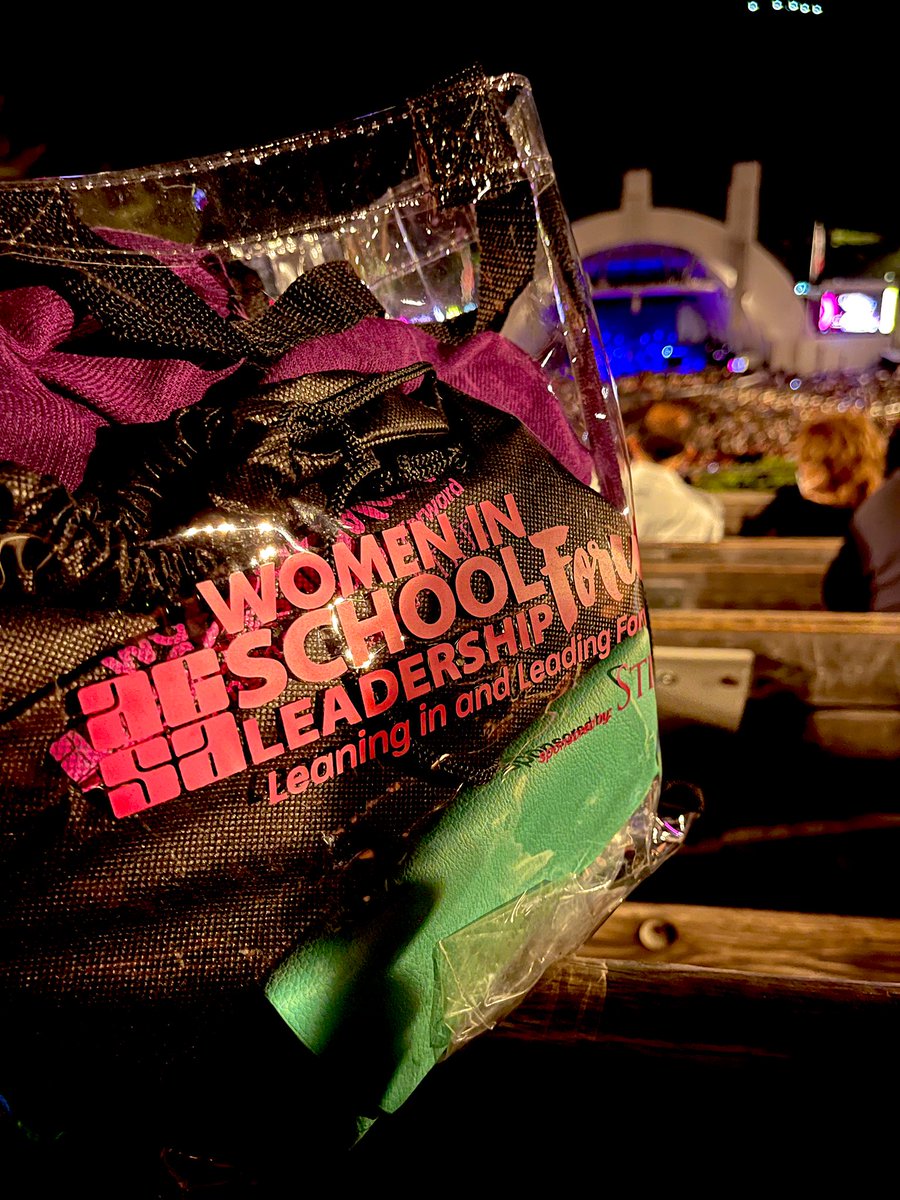 kimi_mac's tweet photo. Thank you @ACSA_info and #WSLF for the perfect tote to bring to the @HollywoodBowl for the ultimate #empoweredfemale #StevieNicks 💗 https://t.co/1drpVKI3Vw