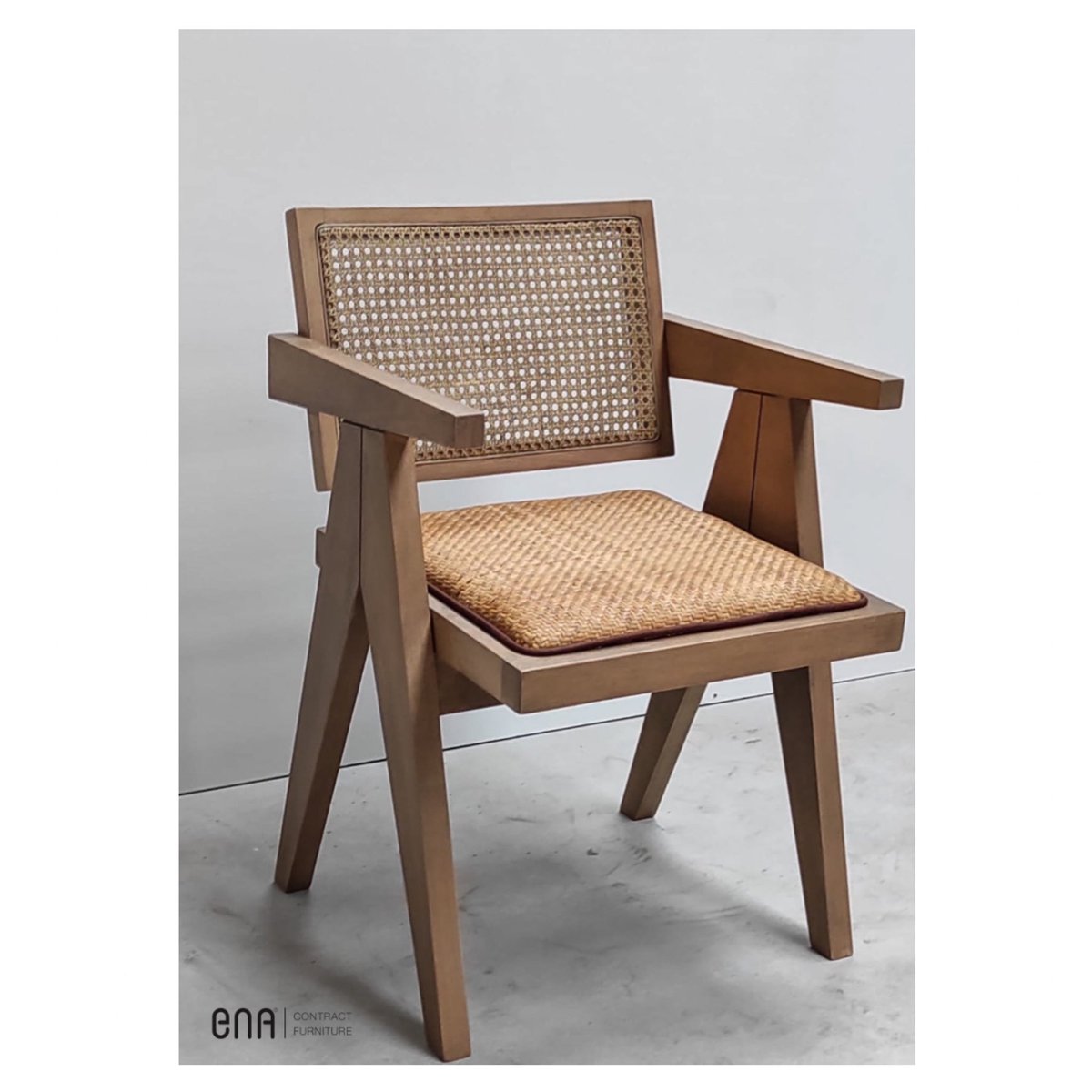 ENA Gaia, hazeran sırt ve hasır 3 doğal malzemenin keyifli birlikteliği
#enachairs #enagaia #woodworking #chairdesign #chairs #decoration #diningchairs #bohointeriors #livinglife #sustainability #chaise #sandalye #japandi #japandiinteriors #instadesign