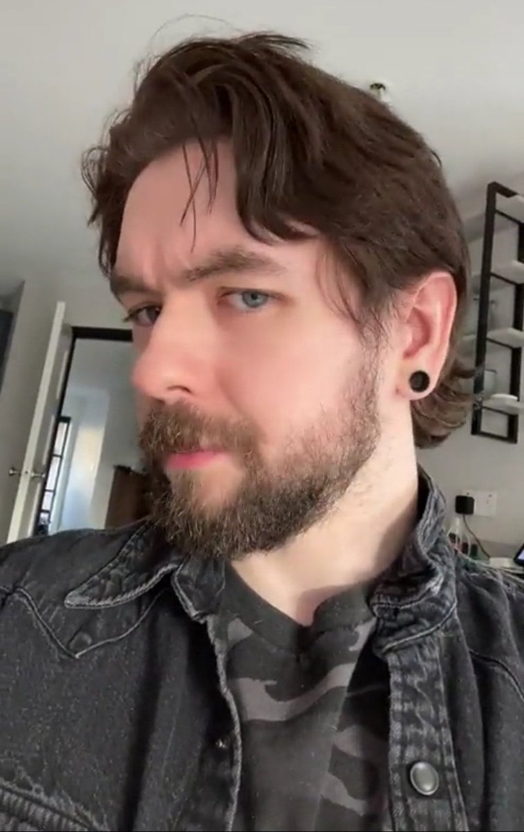 Chelseajayjay11's tweet photo. Enough of all this Dream and Markiplier talk....yall ever look at jacksepticeye??? https://t.co/LD75g2B02b
