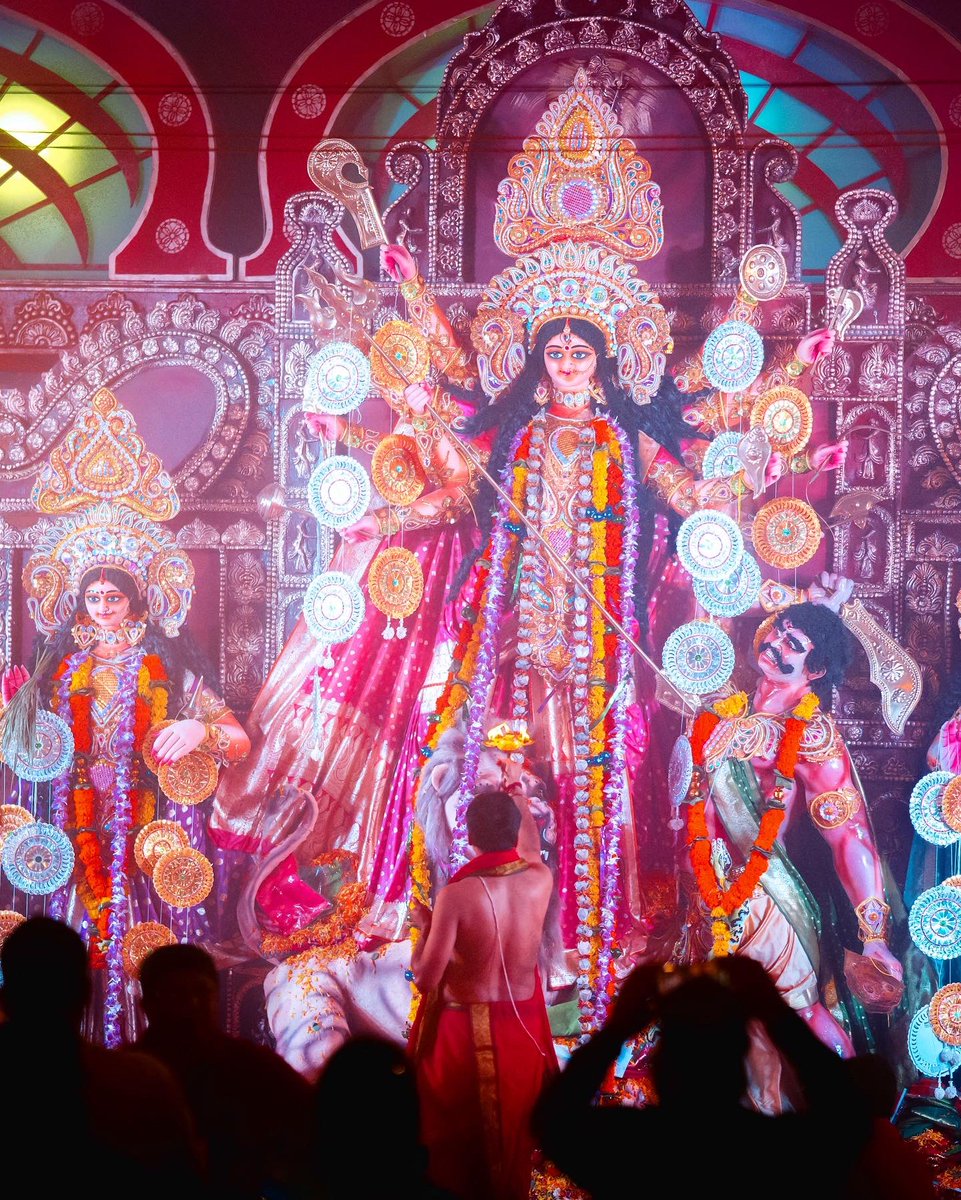Dhunuchinaach Celebrations bengal dadar club In Mumbai 
#bengaldadarclub #DurgaPuja #Durgapuja2022 #festival #mumbai #NFTGiveaways #NFTartwork #NFTartist