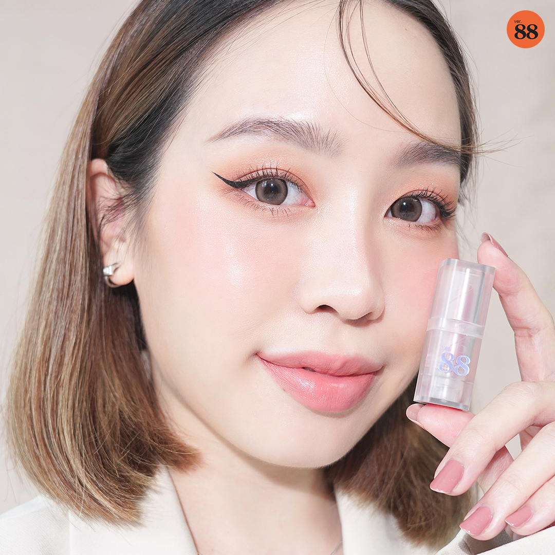 official_ver88's tweet photo. 🎉 𝐍𝐄𝐖 𝐀𝐑𝐑𝐈𝐕𝐀𝐋!
การันตี! ลิปแมท..กลบปากคล้ำสนิท!!
สวยสับทุกสี ꒰ ราคาเพียง 129 บาท ꒱
.
#VER88 #LIVENAO #ใช้ดีบอกต่อ
#LipVer88 #ลิปสติกแมท #ลิปสติกหลักร้อย https://t.co/cPkmfm3I8S