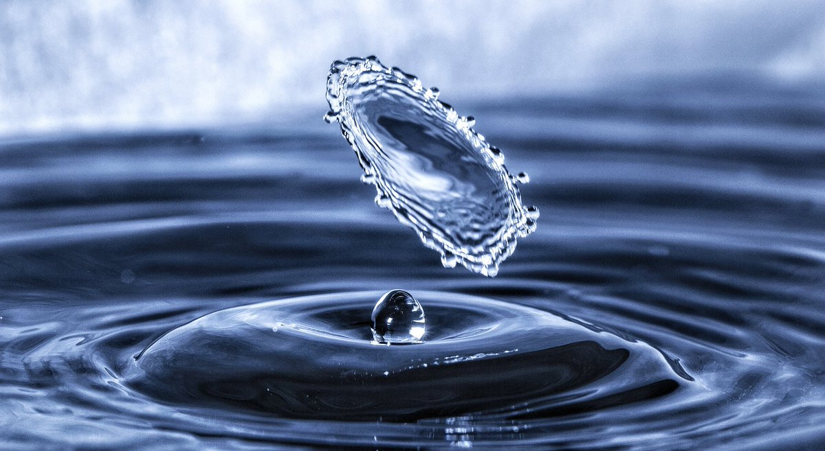 SamuliVain's tweet photo. Myrsky vesiastiassa. Makro-objektiivi + salama. #macrotuesday #macro #watersplash https://t.co/EN5ozlNVGv