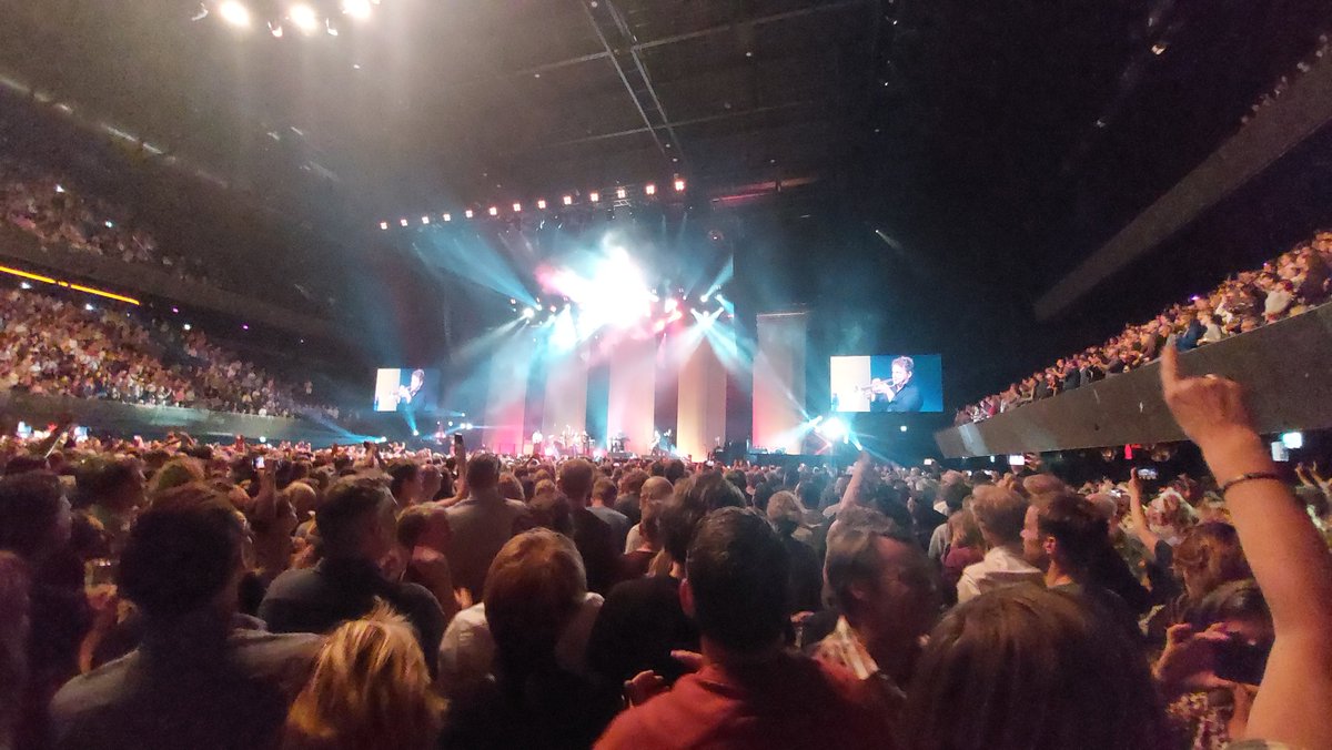 peterbos1961's tweet photo. @dedijkrocks wat mij betreft: ze beginnen nu pas echt. De zoveelste top avond gehad met de mannen van de Dijk! https://t.co/CZZZcW3KNL