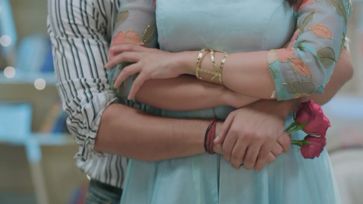 TVPediaa's tweet photo. @Riya83797529 .Yessss totally 💖💖
@karish_maS is back in full swing. Totally adoring her looks! 💖💖
#Neirohi #yrkkh #aarohigoenka #tvactress #actress #acting #cuteactor #biggboss16 #yehrishtakyakehalatahai #KarishmaSawant #starplus #TREASURE_HARUTO #ParasPriyadarshan #dreamfacereveal https://t.co/68lAma3ntJ