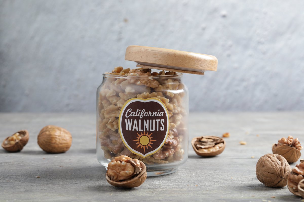 CaWalnutsIndia's tweet photo. Nutty smell and mildly sweet taste - these are the two signs of good walnuts. And you will find both of these plus nutrition in California walnuts. 

Choose healthy, choose California walnuts. 

#CaliforniaWalnuts #MakingEverydayHealthy https://t.co/979ALGqcmp
