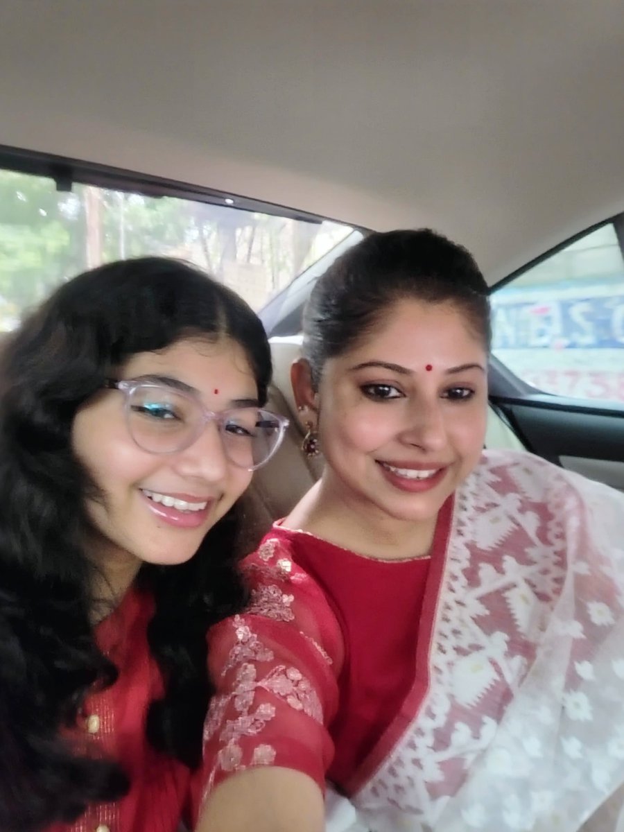 SmitaSabharwal's tweet photo. Shubho Nabami 🥰
 #DurgaPuja https://t.co/pgT9Z2pS76