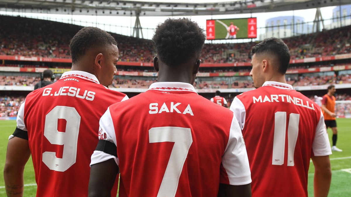 AFCTalk0's tweet photo. Every single team Arsenal face are now double marking Bukayo Saka. 

Unfortunately for them, it means they can’t deal with Jesus and Martinelli at the same time.

The beauty of a balanced, and incredibly talented, front three. #afc https://t.co/BCz1eVeo7o