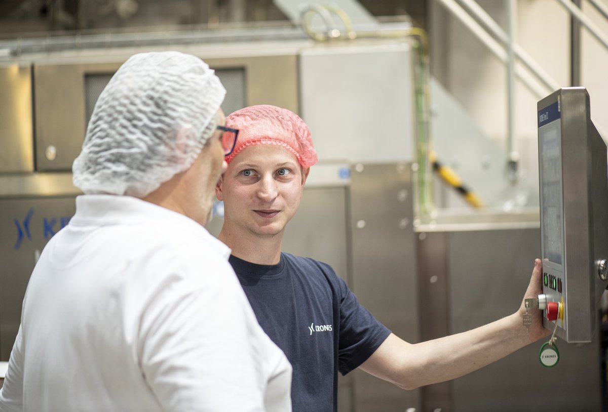 KronesAG's tweet photo. You can call us anytime, because with our #LifeCycleService we will never let you down! ☎️ Close communication is essential throughout the whole process of inspection and seamless overhaul to meet all your expectations and needs! 💙 #Krones #KronesAG #GermanBlingBling https://t.co/POVCk6c56F