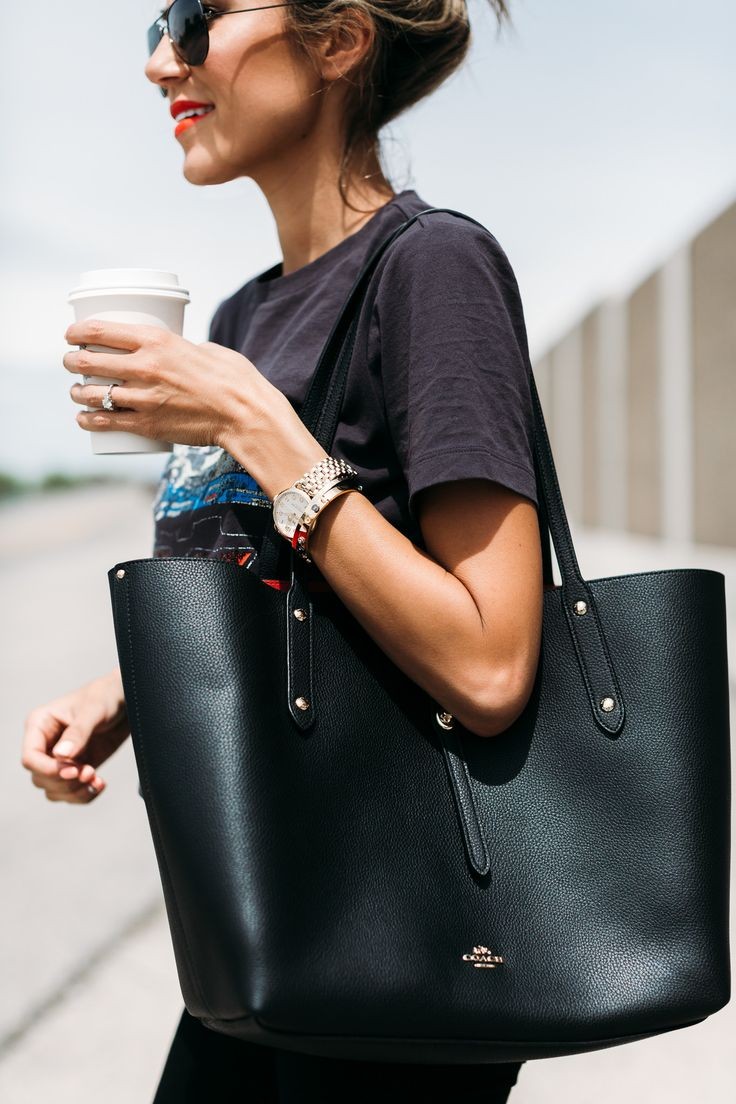 annyeongclaraa's tweet photo. ✨☕tas bahu buat ngantor or kuliah☕ ✨

••• a thread

• 
kalian wajib punya si tas premium kayak gini,desain tas nya simple plus cantikk bangett🤩
•
#JENNIE FANDOM HUG #CHANELShow CAT 1A ARIEL TATUM AJENG WAKANDA FOREVER https://t.co/cz4Akp7pTE
