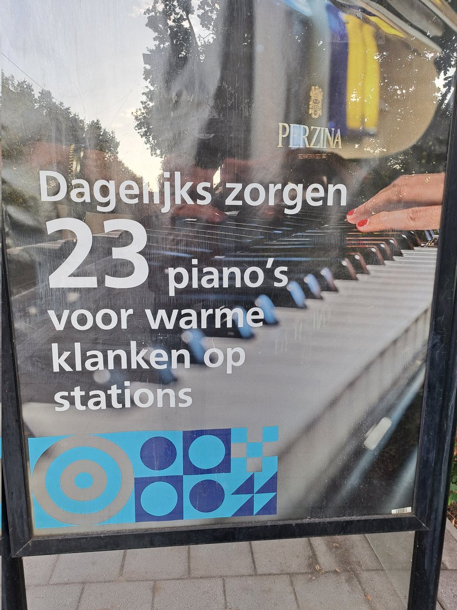 juul_limited's tweet photo. Niet iedereen is blij met die 'warme klanken'. Bedankt @PannekoekPeter @RayenPanday dat zelfs NS borden grappig worden dankzij jullie #ditwashetnieuws https://t.co/qLLg0zxzsx