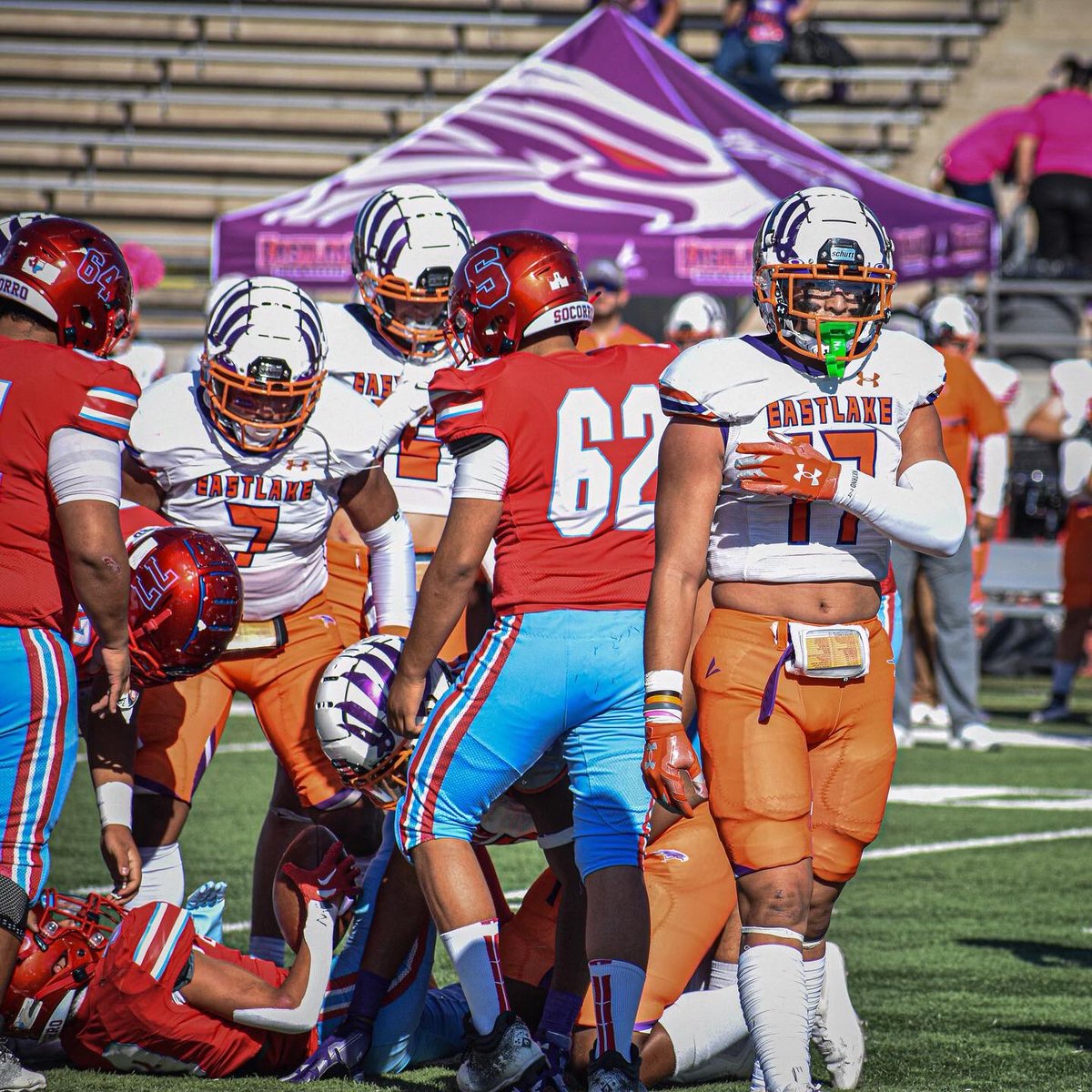 EPSports915's tweet photo. 2022 EP Area Week 6 District 1-6A #TXHSFB 🏈 Visuals on 09.30.22

Eastlake Falcons
🆚
 Socorro Bulldogs

📸 @offspeedpics 

In Partnership ⬇️
@superphenom06 ⭐️

Full gallery on our FB Page 👀🔥👇
https://t.co/Ipw2riBdSV

#BorderlandSports #OffSpeedPics #FFN600 https://t.co/7bFaTzldwV