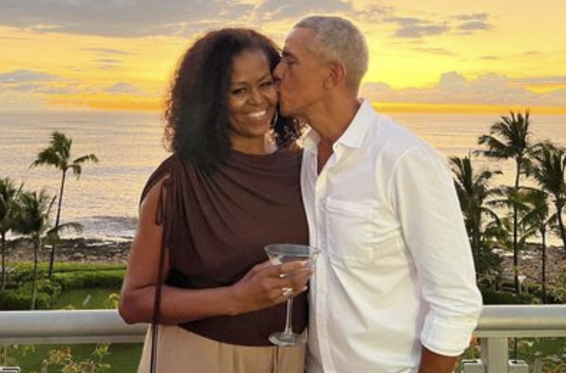 BoryMahmoud's tweet photo. L'ex président des États-Unis @BarackObama fête ses trente années de mariage avec sa femme @MichelleObama 30ans de vie heureuse passer ensemble c'est un grand bonheur nous souhaitons avoir la même chance et longue vie au couple présidentiel.
#for_life
#Lovelyfamilly
#Guinee . https://t.co/DwY1zCI7KU