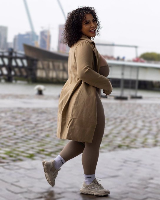 Watch Azita's leaked NSFW photo on TwXstars