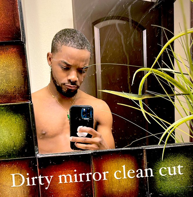 Cut my hair off, figured it was time to go back to waves. Give me a week lmao😭😭😭 growing my beard out<a href="/tag/daddyleej"class="tags"><span>#daddyleej</span></a><a href="/tag/lookyoungerwtf"class="tags"><span>#lookyoungerwtf</span></a>