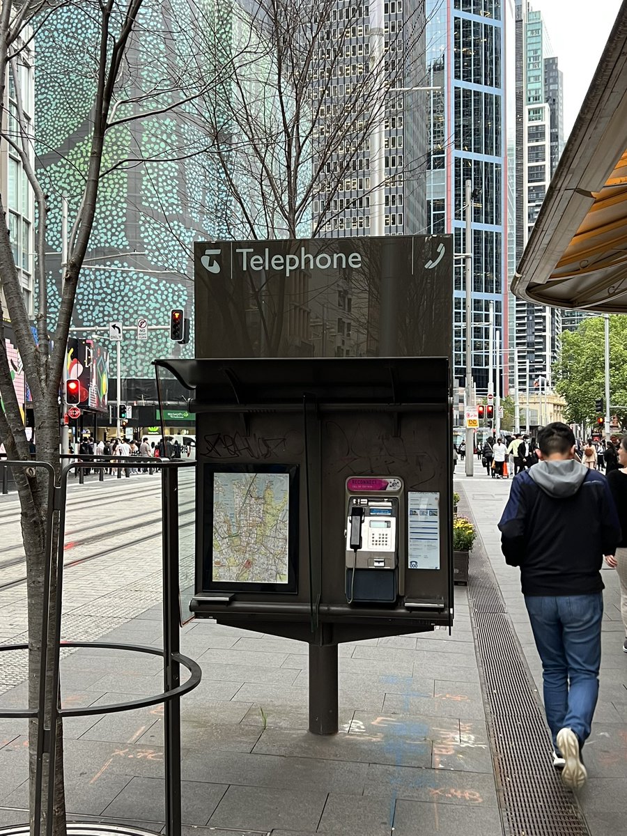 charleslow01's tweet photo. @CloverMoore CoS is not listening. We have ended up a fail design when we compared to minimal stylish JC Decaux design. https://t.co/eifbC4T6wF