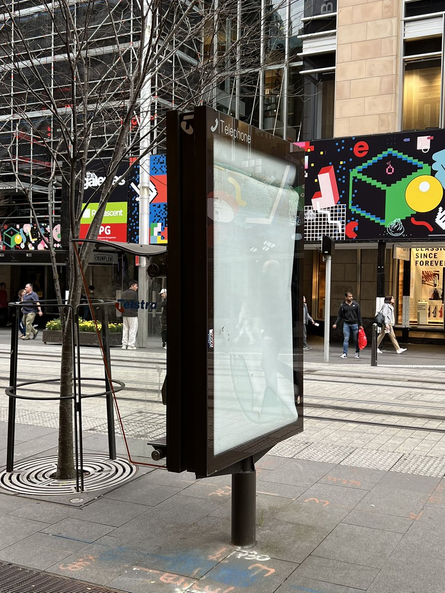 charleslow01's tweet photo. @CloverMoore CoS is not listening. We have ended up a fail design when we compared to minimal stylish JC Decaux design. https://t.co/eifbC4T6wF