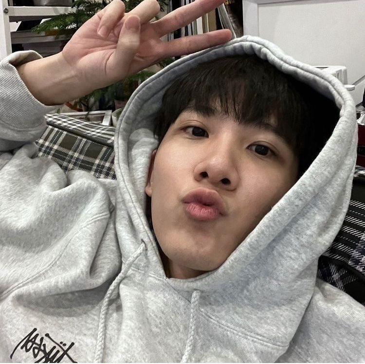 dramadiarys's tweet image. When Khao goes 😙 
#khaotungg #khaotung #eclipsetheseries #เด็กน้อยของขต