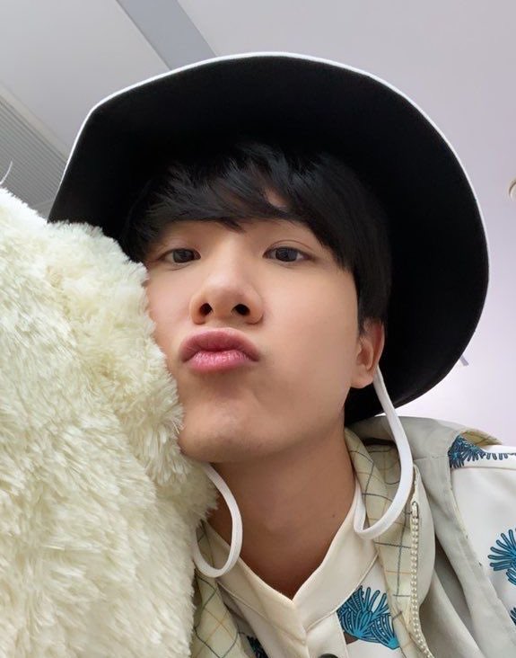 dramadiarys's tweet image. When Khao goes 😙 
#khaotungg #khaotung #eclipsetheseries #เด็กน้อยของขต