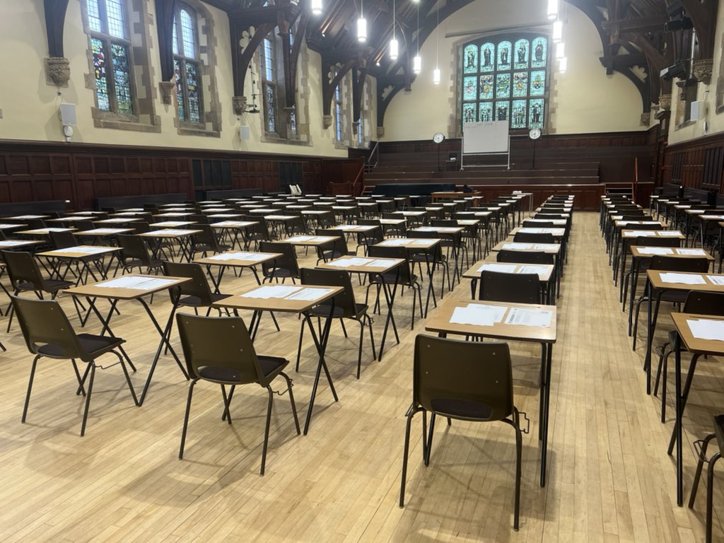 emmab432's tweet photo. Maths Challenge Ready 🙌🏻@UKMathsTrust #edutwitter #maths https://t.co/Acek6MQWLC