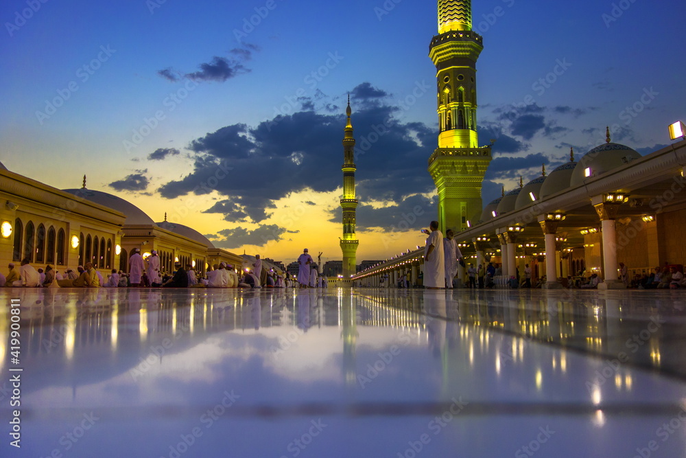🦚🦜🦚🦜🦚🦜
                 *🦚🦚🦜🦚🦚*

*ملک   لٹ   جائے  گا  آثار   نظر   آتے  ہیں*

*سارے  مسند نشیں   مکّار   نظر  آتے ہیں* 

*ہم نے اس ملک کی دھرتی سے محبت کی ہے*

*پھر بھی اندھوں کو ہم غدار نظر آتے ہیں*
🦚🦜🦚🦜