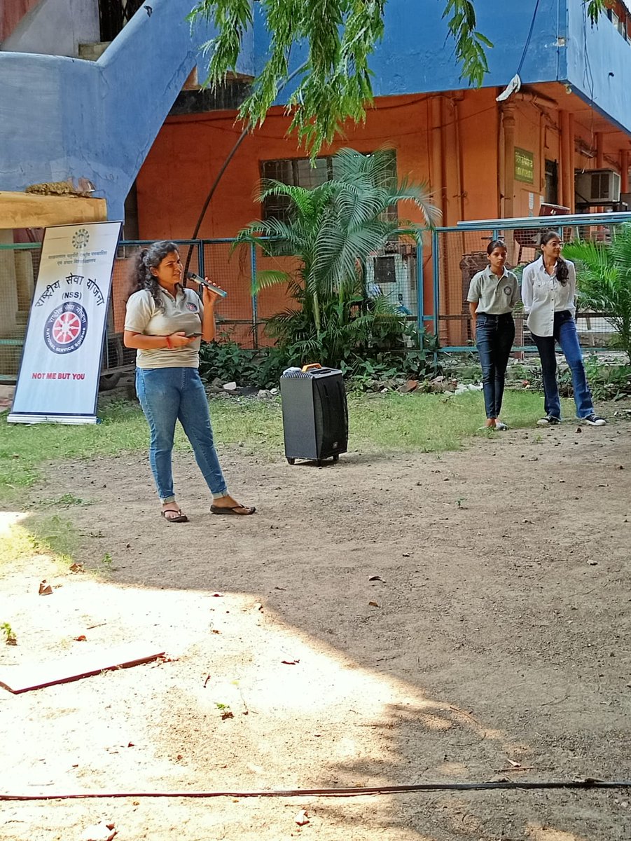 Nssmcu's tweet image. &quot;JOIN NSS CAMPAIGN&quot; के आखिरी दिन रासेयो स्वयंसेवकों ने @mcu_bhopal के प्रांगण में ओपन माइक का आयोजन किया।
ओपन माइक के द्वारा स्वयंसेवकों ने विद्यार्थियों को राष्ट्रीय सेवा योजना के बारे में अवगत कराया। 
@_NSSIndia
#NSS #joinnss