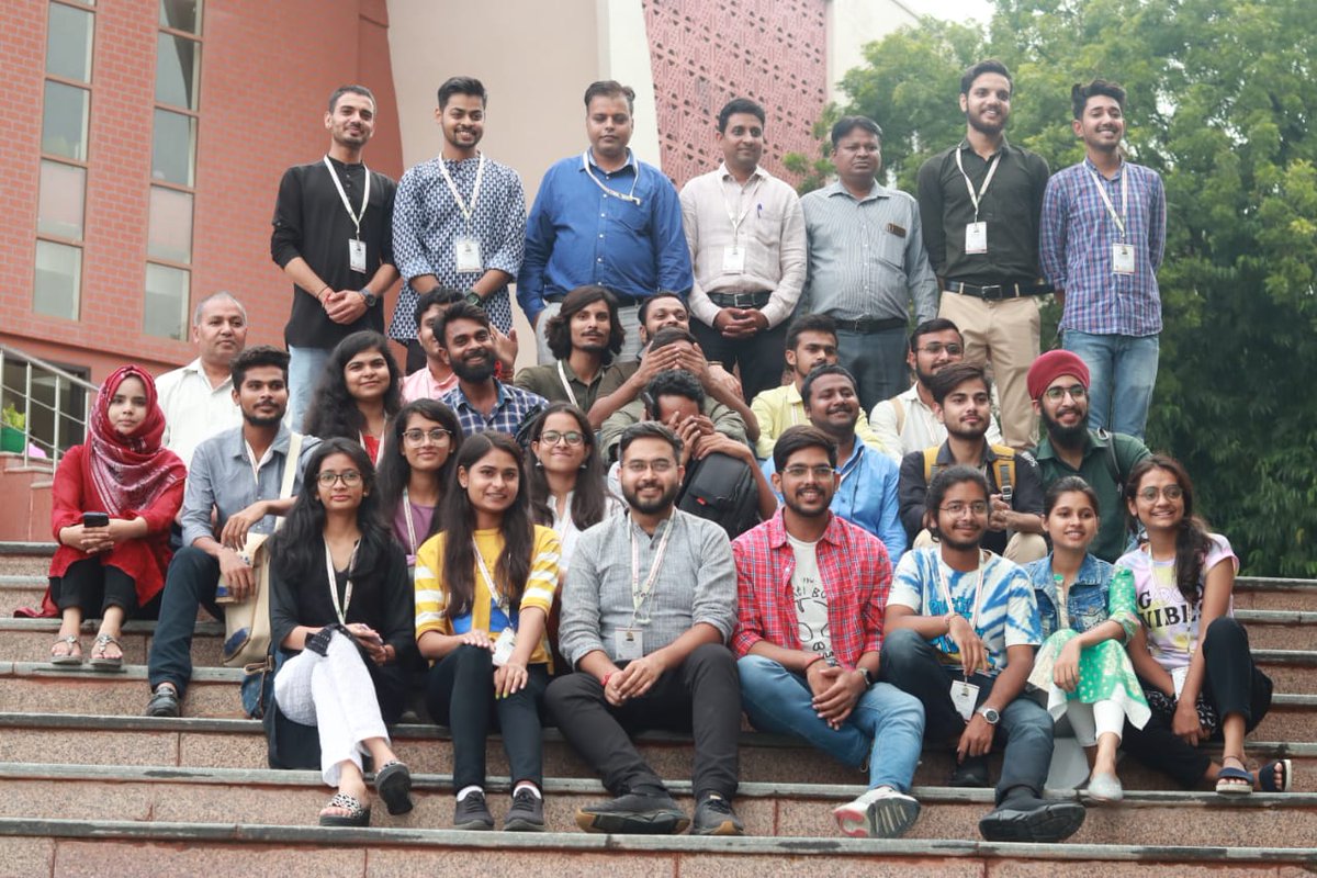 Nssmcu's tweet image. 12 वीं राष्ट्रीय विज्ञान फिल्म महोत्सव में माखनलाल चतुर्वेदी राष्ट्रीय पत्रकारिता एवं संचार विश्वविद्यालय की राष्ट्रीय सेवा योजना इकाई के स्वयंसेवकों ने अपनी भागीदारी दर्ज की। 
@mcu_bhopal
#NSS #nsffi