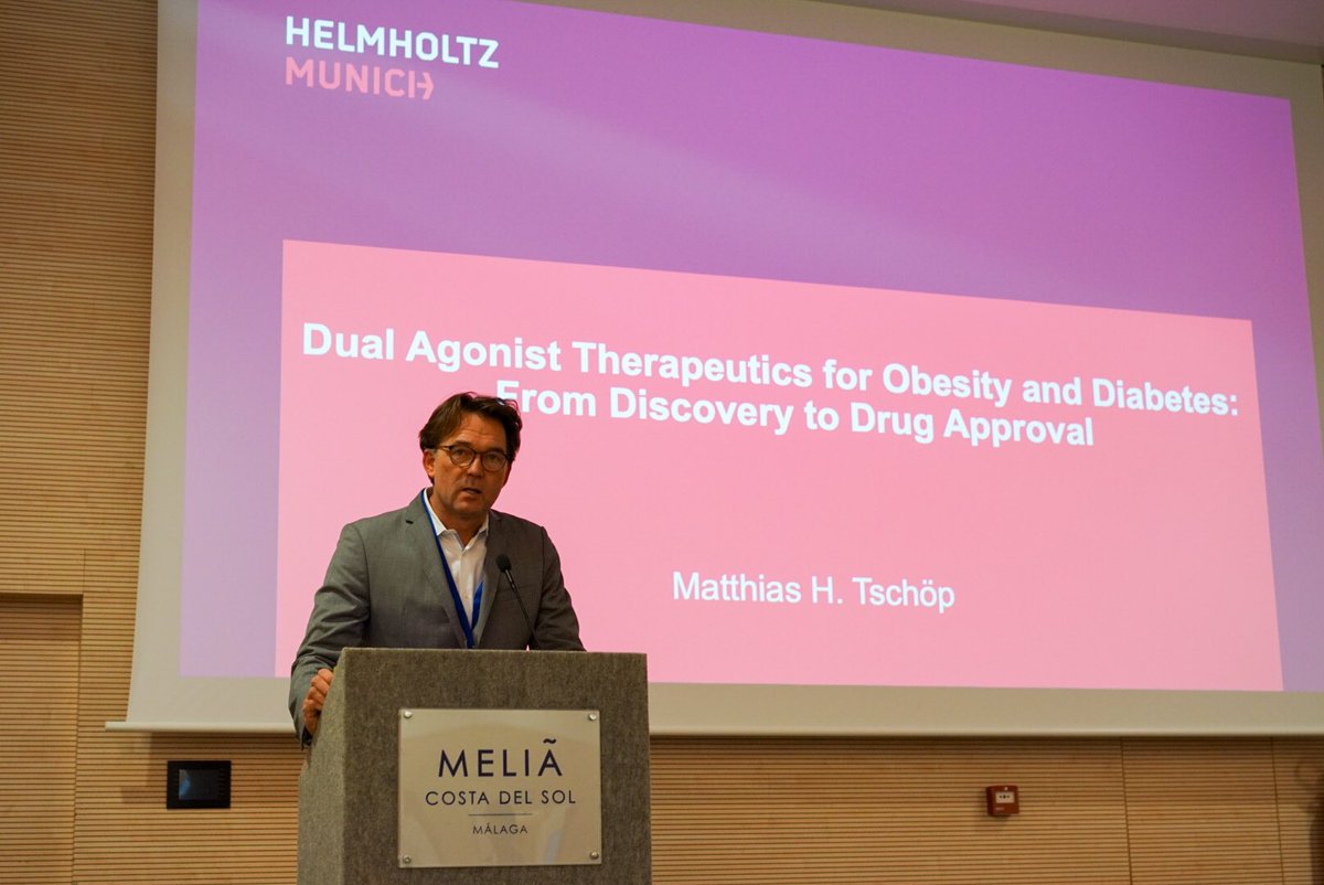 Guadalupe Sabio (@gsabiolab) on Twitter photo From the discovery to the clinics! <a href="/MatthiasTschop/">Matthias Tschöp</a> gave us a motivating overview about hormone poly-agonist drugs as an anti-obesity therapeutic strategy #EMBOmetabolism <a href="/EMBOevents/">EMBO Events</a> <a href="/RubenNogueiras/">Ruben Nogueiras</a> <a href="/CUBEROlab/">Javier Cubero</a> <a href="/RogerJDavis1/">Roger J Davis</a> From the discovery to the clinics! <a href="/MatthiasTschop/">Matthias Tschöp</a> gave us a motivating overview about hormone poly-agonist drugs as an anti-obesity therapeutic strategy #EMBOmetabolism <a href="/EMBOevents/">EMBO Events</a> <a href="/RubenNogueiras/">Ruben Nogueiras</a> <a href="/CUBEROlab/">Javier Cubero</a> <a href="/RogerJDavis1/">Roger J Davis</a>