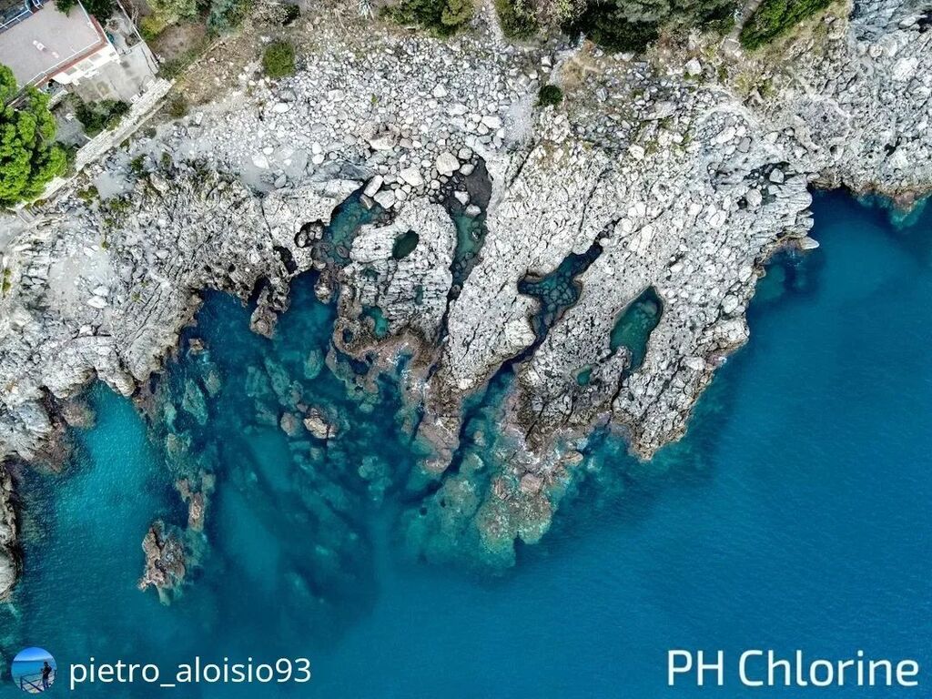 CalabriaTweet's tweet photo. Le vasche di Cassiodoro: la roccia e l'azzurro. Grazie a @pietro_aloisio93 per questo scatto da Copanello di Stalettì (CZ)!
#vaschedicassiodoro #copanello #stalettì #catanzaro #calabriatweet #mare #sea #visit #visititaly #mediterranean #mediterraneo #tra… https://t.co/xx4mbC2DWQ https://t.co/Z3Bp74nT3y