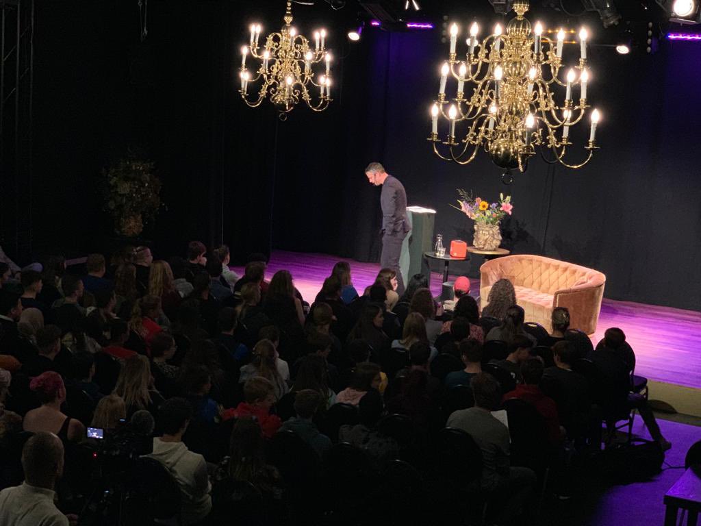 AwardNL's tweet photo. Het was 😂leuk @rob_scheepers tijdens je interactieve cabaretshow #Doeicovid, speciaal voor Bossche jongeren! Ga nu maar snel je 3e prik halen! 

#WORLDREADY #award #gemeenteshertogenbosch #tomdenbosch #maatschappelijkediensttijd #mdt #podiumazijnfabriek #covid19recoveryfund https://t.co/k5SerxjKsO