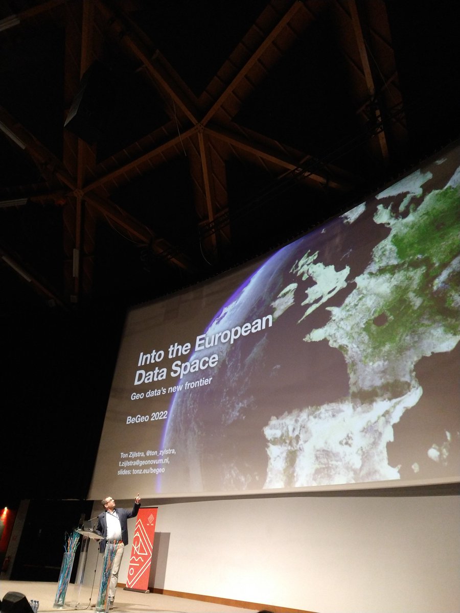 NGIGN_BeGeo's tweet photo. .@ton_zylstra aan het woord over de digitale en gegevensstrategie van de EU en de (ethische) gevolgen van een Europese dataruimte #BeGeo22 #BeGeo2022 https://t.co/Ide2N5vsYP