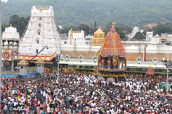 svbcttd's tweet photo. అంగరంగ వైభవంగా జరిగింది. పెద్ద సంఖ్యలో భక్తులు పాల్గొని స్వామివారి రథాన్ని లాగారు.
#Rathotsavam #hindutemple #bramhotsavalu #srivaribramhotsavalu #varshikabramhotsavalu #Tirumala #September27 #October5 #fbreels #fbreelsvideo #madastreets #srivaritemple #TTDNews #trending https://t.co/nJXdlQ6BjQ