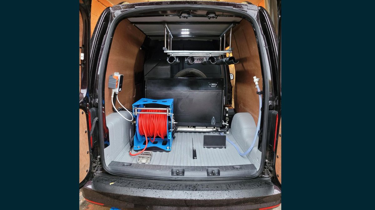 grippatank's tweet photo. Making the most of the space in your #vehicle doesn't have to mean disorganised - no need to just chuck everything in. 
This #GrippaMax includes a ladder rack, pole rack, side door facing storage boxes and fixing plates to hold his window cleaning #trolley in place. https://t.co/xNKmjBhDZP