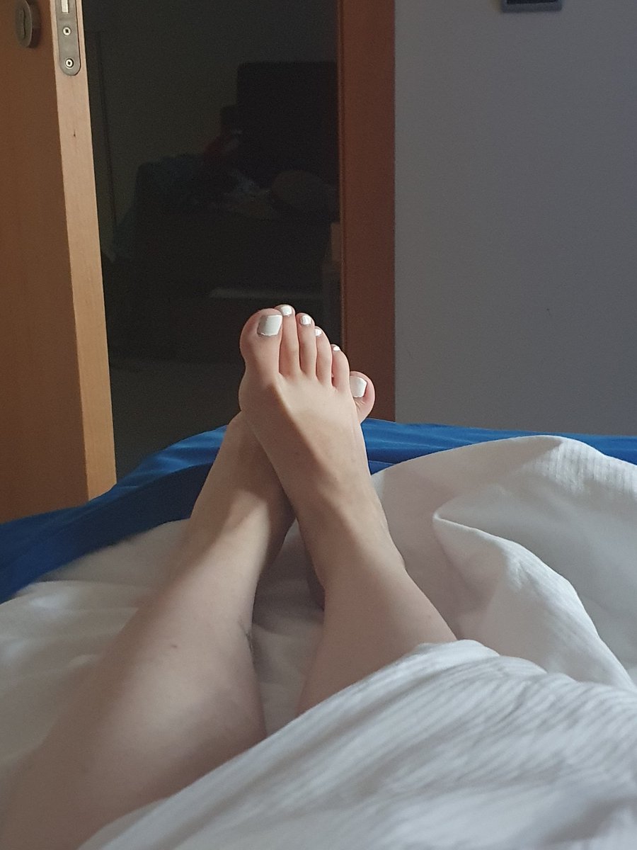 Dame_Melina's tweet photo. Réveil 👣
#feetfethish #feetfethish #beautifulfeet #waky #sweet #hôtel #slaves #moneymiss https://t.co/113WMI43BD
