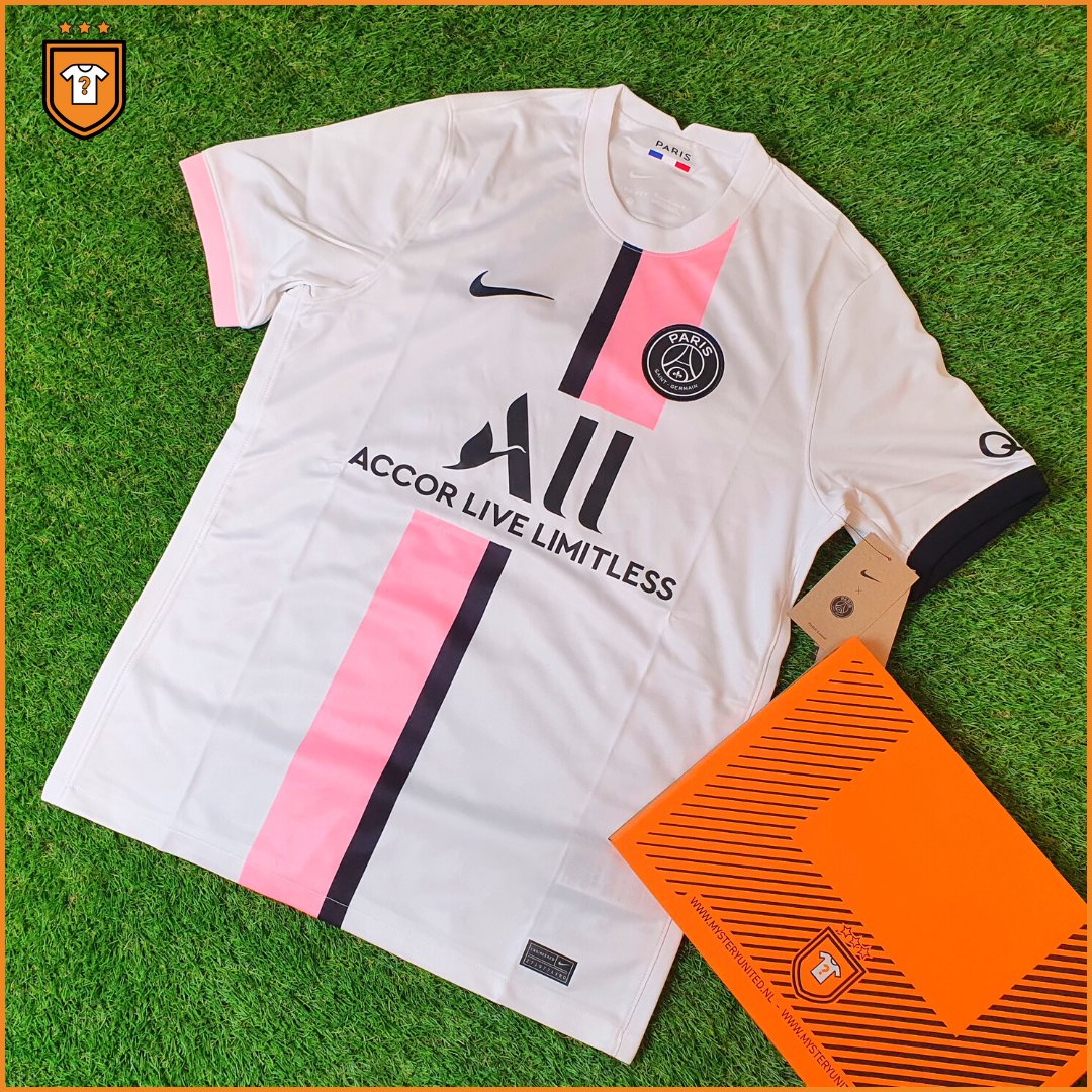 MysteryUnitedEU's tweet image. 𝒯𝒽𝑒 𝒞𝒽𝒶𝒶𝒶𝓂𝓅𝒾𝑜𝓃𝓈! 🏆 Scoort #Kudus de 1e goal tijdens #AJANAP? Dan geven wij een mystery shirt weg!

Kans maken is simpel!
✅ Volg @MysteryUnitedNL 
🔃 RT

Direct bestellen? mysteryunited.nl 🔥
Veel succes! #MysteryUnited #ajax #napoli #championsleague #UCL