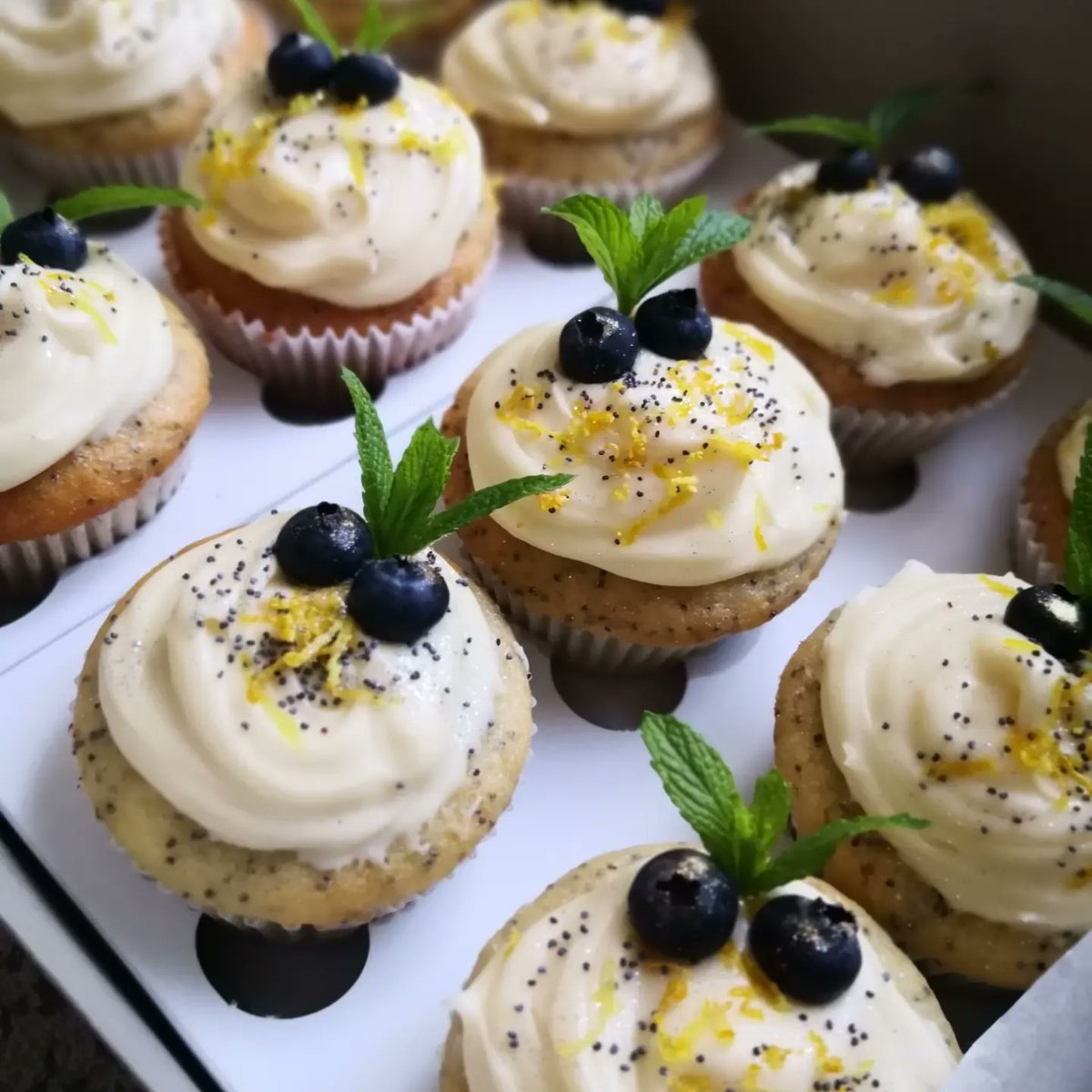 DebbieStarB's tweet image. #treatyourself 🖤 DM me to place your treat orders. #somethingdelicious #supportsmallbusiness #capetownbaker #cake