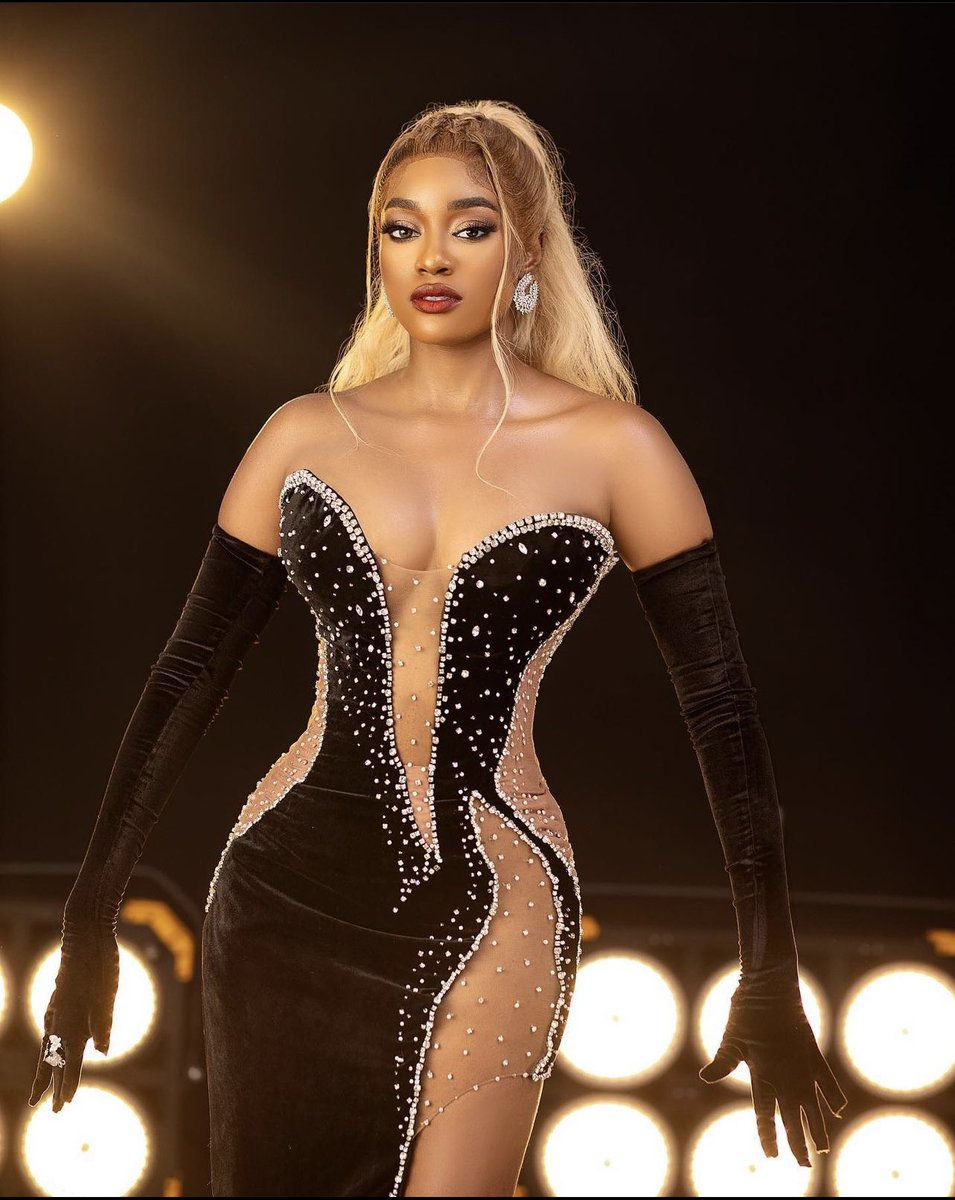 flirtythots's tweet photo. A Queen
A Model
A Reality Tv star
An Entrepreneur
43rd Miss Nigeria 
THE BRAND BEAUTY TUKURA
#BeautyTukura
#BeeNavy https://t.co/pupV2ZyySh