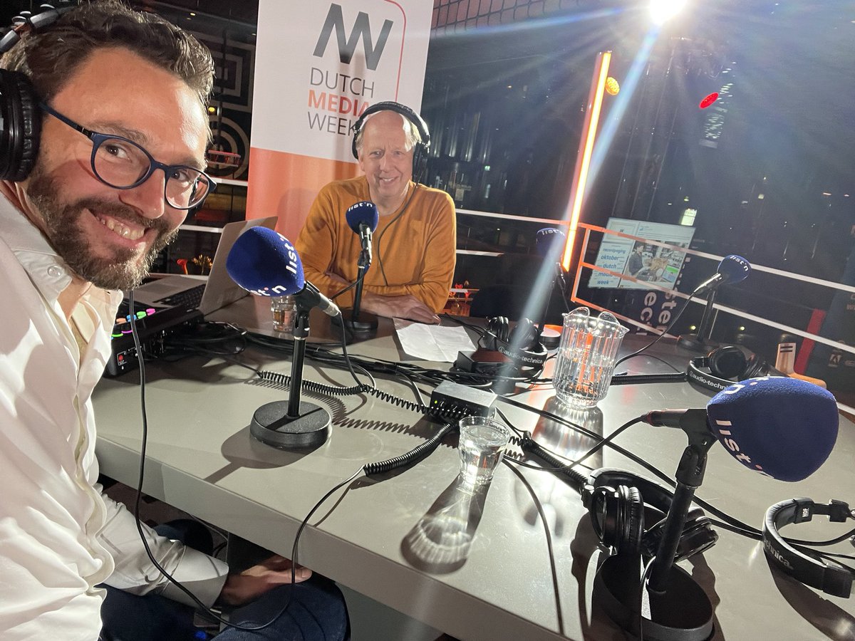 ArnoScheepers81's tweet image. Gisteravond de dag afgesloten met een bescheiden bijdrage aan de recordpoging 200 uur podcast maken. Mooi gesprek met @hermandummer bij @BeeldenGeluid Goede start van de @DutchMediaWeek !!