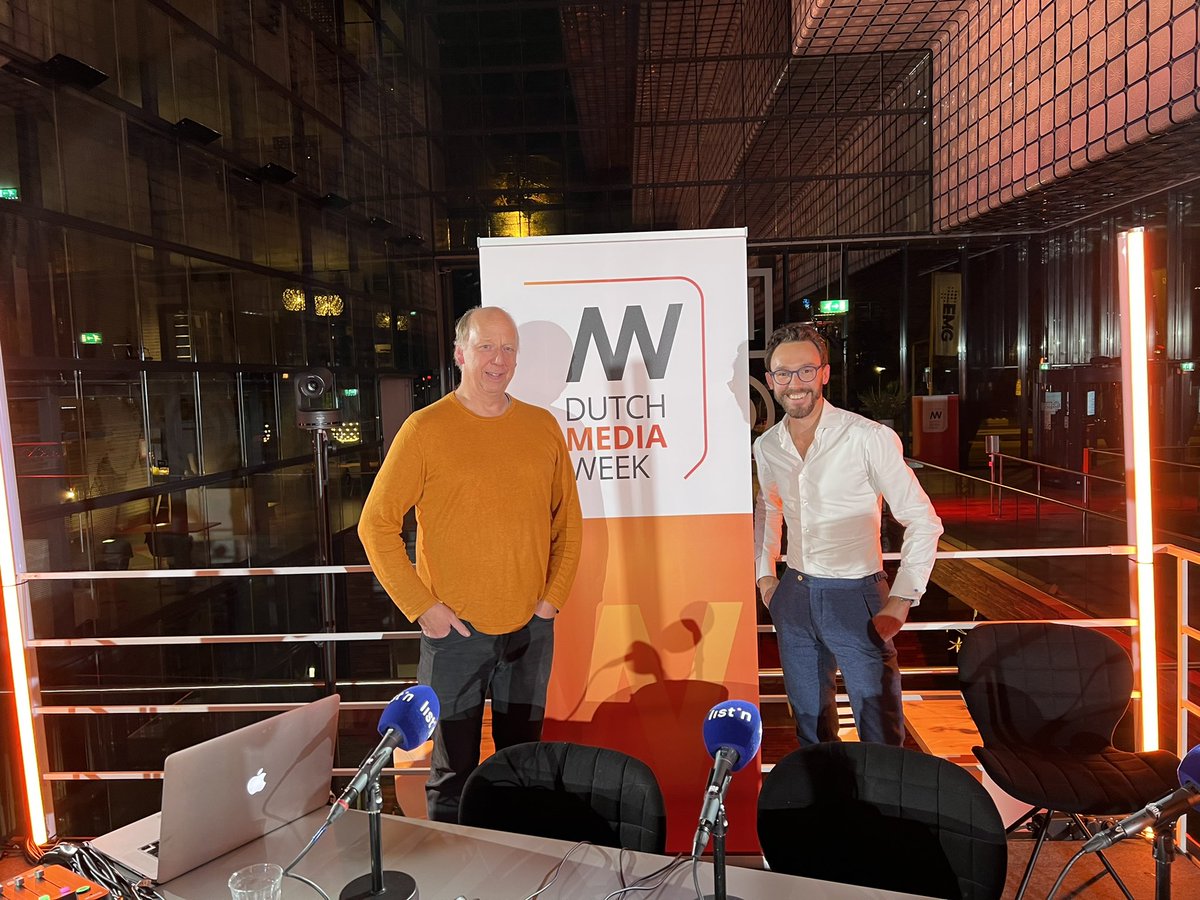 ArnoScheepers81's tweet image. Gisteravond de dag afgesloten met een bescheiden bijdrage aan de recordpoging 200 uur podcast maken. Mooi gesprek met @hermandummer bij @BeeldenGeluid Goede start van de @DutchMediaWeek !!