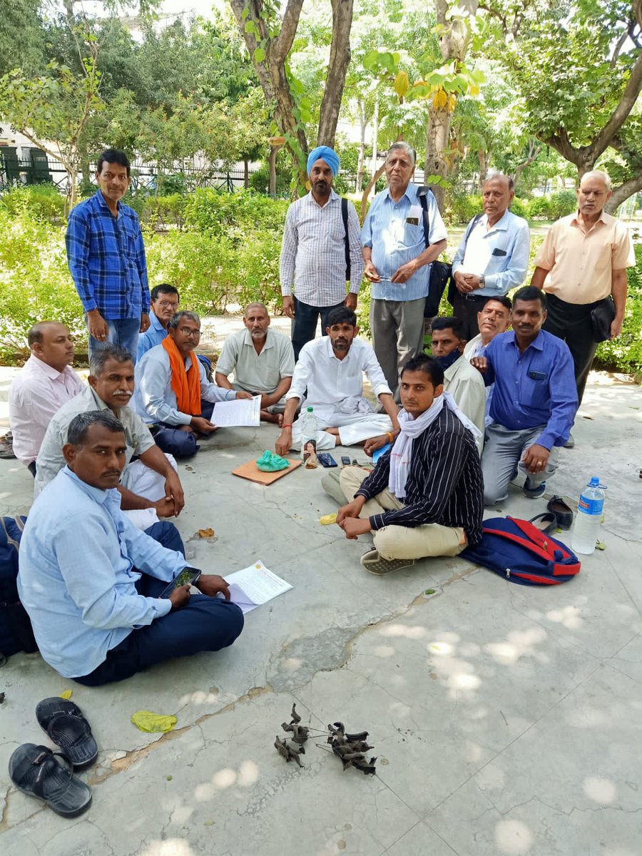 Rajkumar Goyal (@rajkuma93481848) on Twitter photo #JusticeForSaharaIndiaInvestors
#рдкрд╣рд▓реЗ_рднреБрдЧрддрд╛рди_рдлрд┐рд░_рдорддрджрд╛рди
#рд╕реБрдмреНрд░рдд рд░рд╛рдп рдХреЛ рдЧрд┐рд░рдлреНрддрд╛рд░ рдХрд░реЛ
# рдардЧреЛ рдХреЛ рдлрд╛рдВрд╕реА рджреЛ
<a href="/narendramodi/">Narendra Modi</a>
<a href="/myogiadityanath/">Yogi Adityanath</a>
рдЦреИрд░рд╛рдЧрдв рддрд╣рд╕реАрд▓ рдХреЗ рдЧрд░реАрдм рдордЬрджреВрд░реЛ рдХрд╛ рд╕рд╣рд╛рд░рд╛рдЗрдиреНрдбрд┐рдпрд╛ рд╕реЗ рднреБрдЧрддрд╛рди рдХрд░рд╛рдиреЗ рдХреА рдХреГрдкрд╛ рдХрд░реЗ рд╣рдордиреЗ рдХрдИ рдмрд╛рд░ рд╢рд┐рдХрд╛рдпрдд рдХреА рдереА рдкрд░ рдХрд╛рд░реНрдпрд╡рд╛рд╣реА рдирд╣реА рд╣реВрдИ рдЧрд░реАрдм рдирд┐рдмреЗрд╢рдХ рдЦреВрди рдХреЗ рдЖрд╕реВ рд░ #JusticeForSaharaIndiaInvestors
#рдкрд╣рд▓реЗ_рднреБрдЧрддрд╛рди_рдлрд┐рд░_рдорддрджрд╛рди
#рд╕реБрдмреНрд░рдд рд░рд╛рдп рдХреЛ рдЧрд┐рд░рдлреНрддрд╛рд░ рдХрд░реЛ
# рдардЧреЛ рдХреЛ рдлрд╛рдВрд╕реА рджреЛ
<a href="/narendramodi/">Narendra Modi</a>
<a href="/myogiadityanath/">Yogi Adityanath</a>
рдЦреИрд░рд╛рдЧрдв рддрд╣рд╕реАрд▓ рдХреЗ рдЧрд░реАрдм рдордЬрджреВрд░реЛ рдХрд╛ рд╕рд╣рд╛рд░рд╛рдЗрдиреНрдбрд┐рдпрд╛ рд╕реЗ рднреБрдЧрддрд╛рди рдХрд░рд╛рдиреЗ рдХреА рдХреГрдкрд╛ рдХрд░реЗ рд╣рдордиреЗ рдХрдИ рдмрд╛рд░ рд╢рд┐рдХрд╛рдпрдд рдХреА рдереА рдкрд░ рдХрд╛рд░реНрдпрд╡рд╛рд╣реА рдирд╣реА рд╣реВрдИ рдЧрд░реАрдм рдирд┐рдмреЗрд╢рдХ рдЦреВрди рдХреЗ рдЖрд╕реВ рд░
