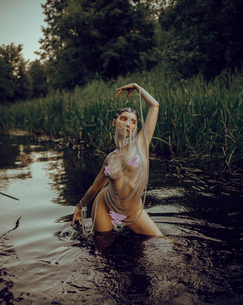 Good morning friends💛

“Jingle chains” available on foundation