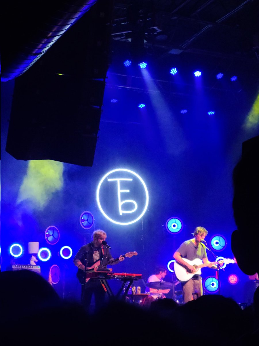_Emillama's tweet photo. Life update: saw @TheFrontBottoms and @mobleywho in Denver and it was the best night ever :' ) https://t.co/fXtS7Jz80l