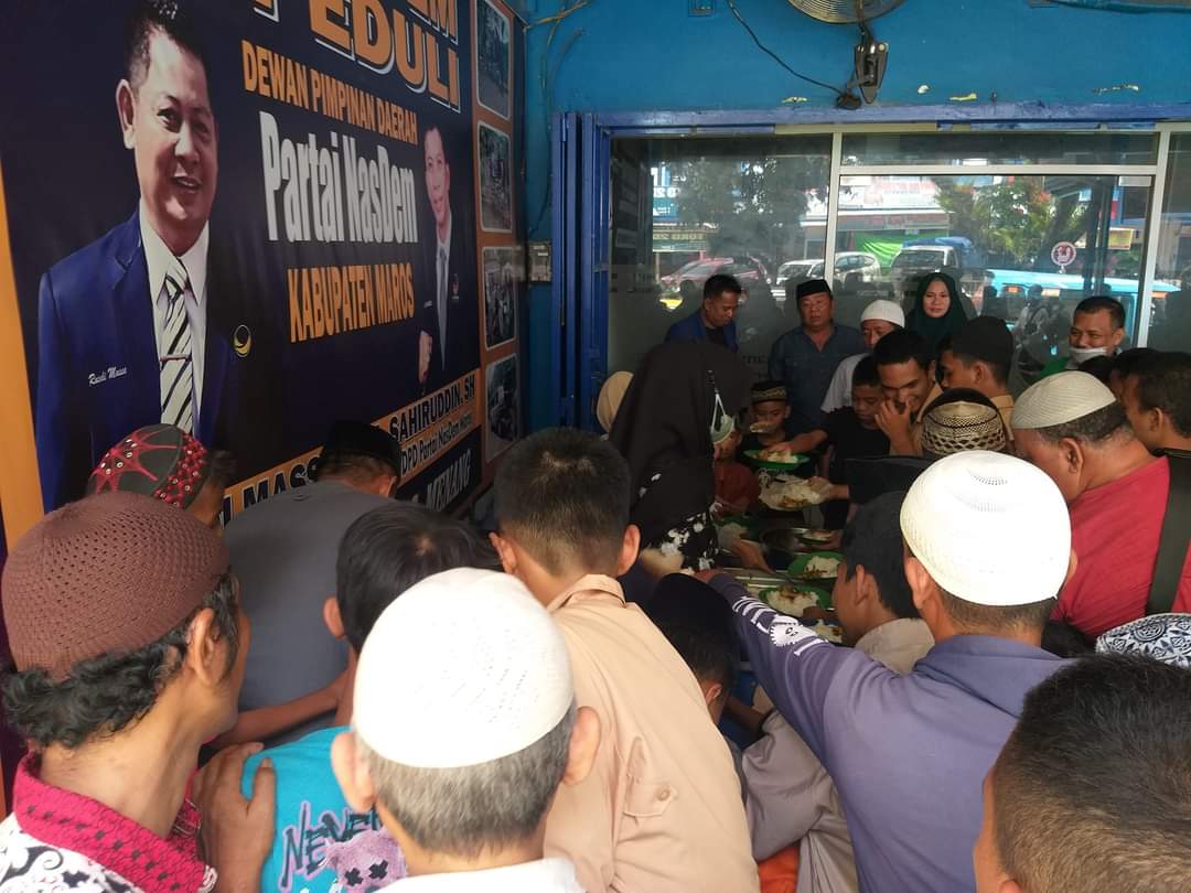 DPD_NasdemMaros's tweet photo. Kader NasDem se Sulsel Konsisten Berbagi Kebaikan Jumat Berkah

@NasDem
@NasDem_Sulsel77

#NasDemBersamaRakyat
#NasDemSulawesiSelatan
#Rusdimasse
#JumatBerkah https://t.co/34XQygJxBS
