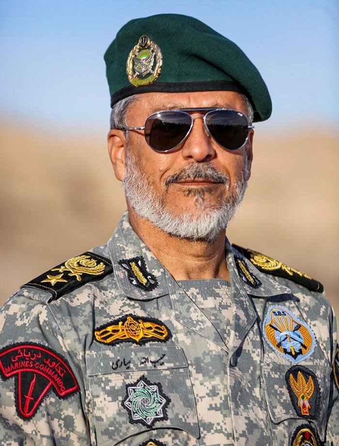 Di nav Artêşa Îranê de alozî dest pê kir;
Emîr Ebdulrehîm Mûsewî fermandarê giştî û Amir Siyarî fermandeyê hêza deryayî ya artêşê hatin girtin.

İran ordusunda huzursuzluk başladı;
Ordu komutanı Amir Abdulrahim Mousavi ve donanma komutanı Amir Siyari tutuklandı.