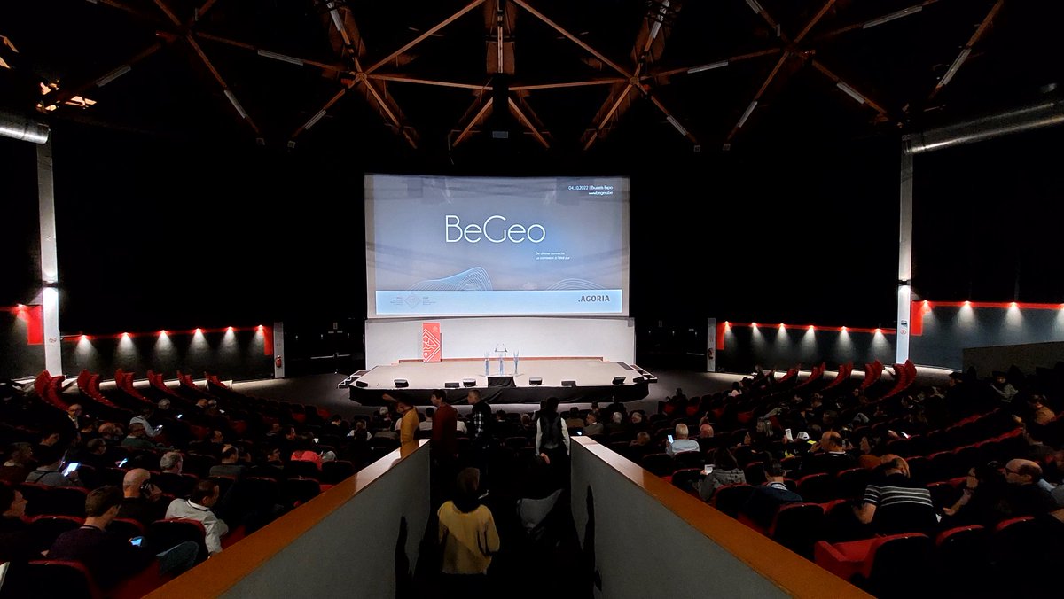 bartmeert's tweet photo. En we gaan van start met #BeGeo22 @NGIGN_BeGeo @Agorianl Full house deze ochtend op #Brusselsexpo https://t.co/jMwMqkBlqr