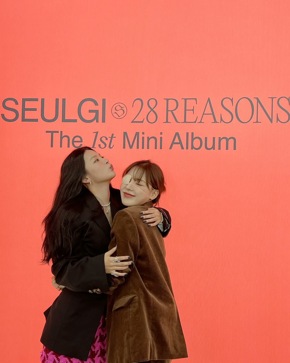 REVEVotingTeam's tweet photo. 28 REASONS D-DAY! We can't wait to hear this masterpiece from our soloist #SEULGI ❤️‍🔥

Reply with:

WELCOME SOLOIST SEULGI 
#슬기_솔로가_대박인_28REASONS
#28ReasonsWithSeulgi https://t.co/rdc65eVQlM