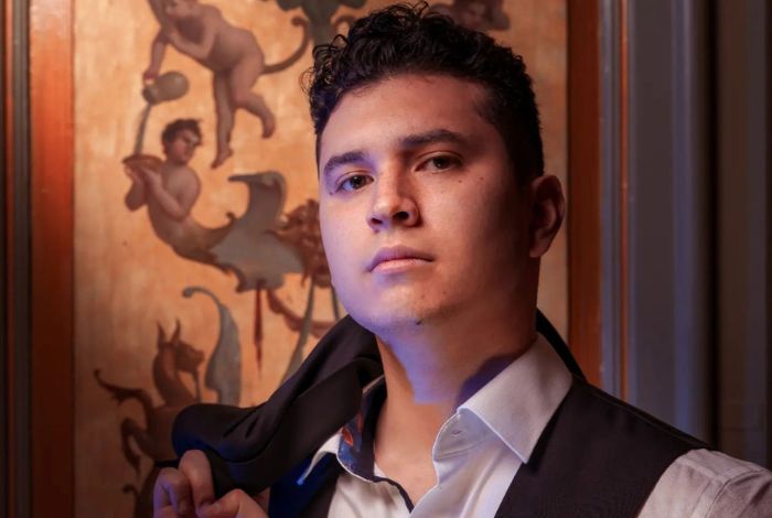 Queremos darle nuestra más sincera enhorabuena a nuestro alumno recién graduado, Willingerd Gimenez, por haber obtenido el primer premio en el III Concurso Internacional de Canto Cittá di Roma, Caput Mundi. 
#alumnoscontalento  #escm #vuestroéxitoesnuestroéxito