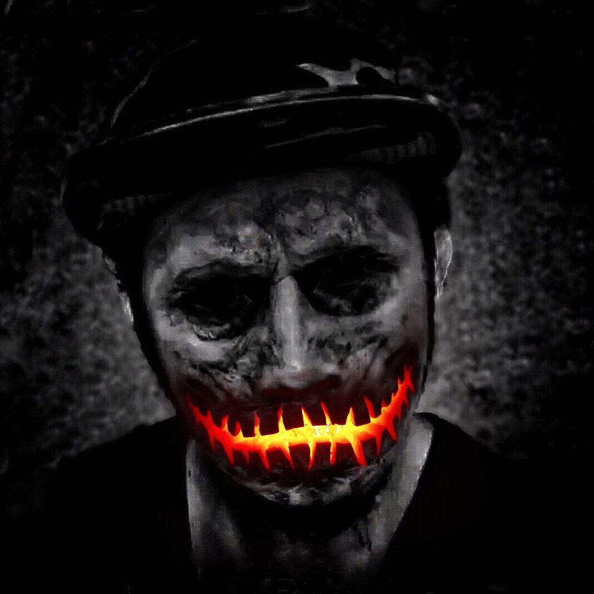 Chapter 1 : Knock Knock Knock

It's behind the door...... 

031 : Jack O L      31 $ETH

31th night : October 31st of every year, 6pm, 6min, 6sec, that's when I officially come out of the gates of Hell.

opensea.io/assets/ethereu…

Story from the Dark. #8mm #filmnoir