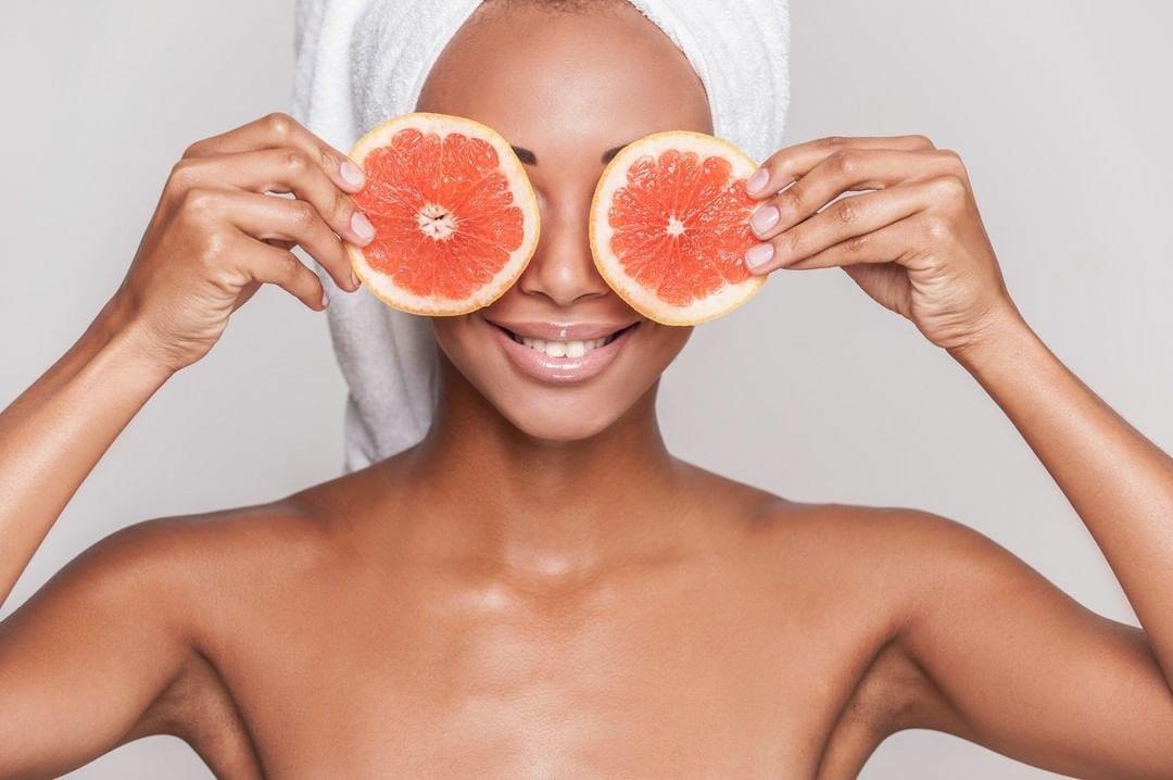 DonsOrganicSpa's tweet image. Did you know? Applying vitamin c to the skin can help prevent premature ageing. Use it together with a drink to improve skin texture and Tone.

#Donsorganicspa #feelwell #Spatip | #Therapy | #Visitus |