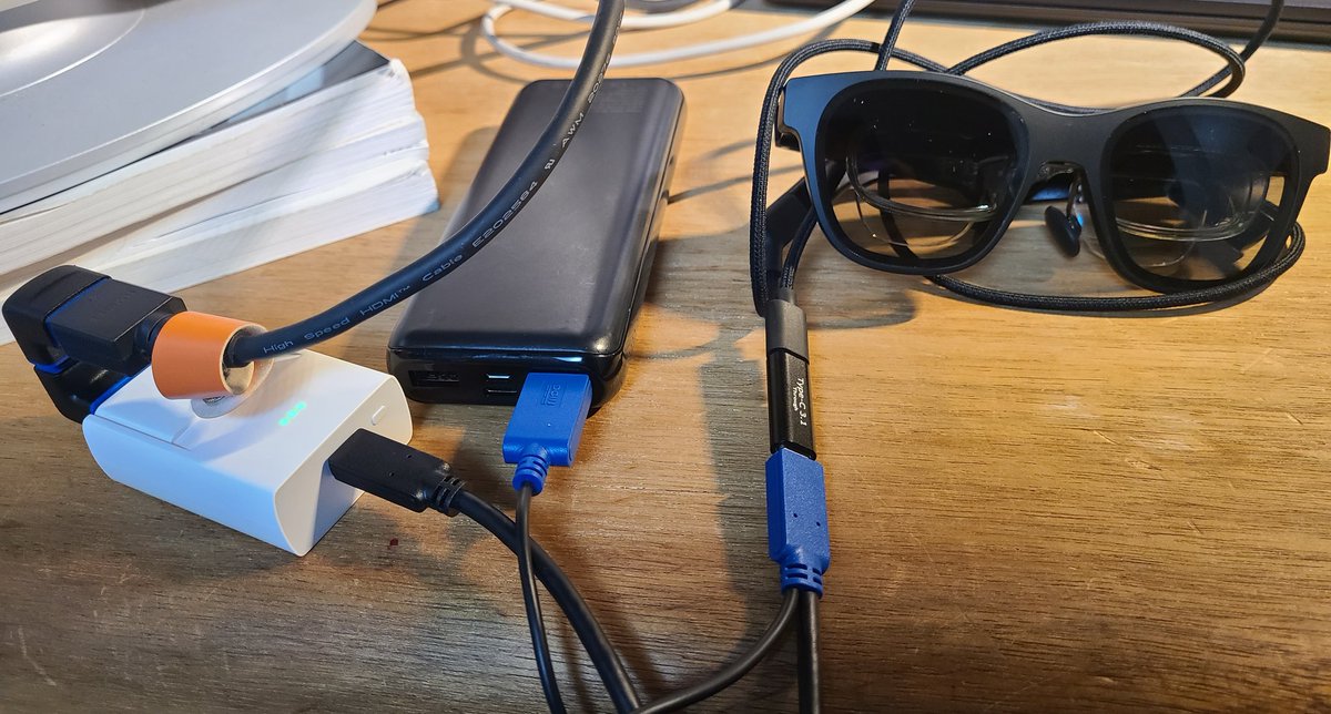 SuperHakoNingen's tweet photo. #nrealair
#NrealAdapter
↑switchからのhdmi入力を
モバイルバッテリーと分岐やtypec延長コネクタでDP+5vで供給させる実験はせいこう!
あとはswitchをモバイルバッテリーとusbハブで45w給電してtvモードにしてあげれば、電車でサングラスしながらダクソする不審者の完成だ!🤪 https://t.co/YoIkqssouF