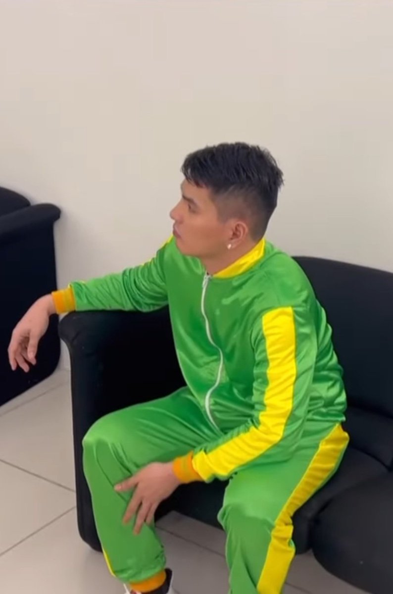 Kahit nakatagilid gwapo pa rin

OCT 4 MYGZ MOLINO ON GMA

#MygzMolino_LiveOct4 
#TiktoClockGMA